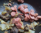 Foto del paso 3 de la receta: Arepa rellena de carne🫓, queso🥩 y ensalada🥯🧀
