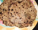 A picture of step 8 of Aloo paratha.