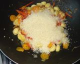 Foto del paso 4 de la receta: Arroz al curry con champiñones y verduras. Receta vegana