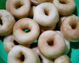 Foto langkah ke 8 dari resep Donat ekonomis tanpa telur.