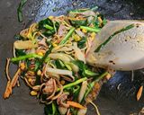 韭菜豬肉炒麵的食譜步驟1照片