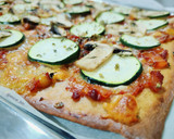 Foto del paso 8 de la receta: Pizza de harina de garbanzo con verduras