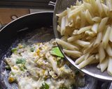 A picture of step 10 of White Sauce Pasta.
