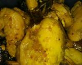 Foto langkah ke 8 dari resep Ayam goreng bumbu kuning.