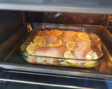 Foto del paso 3 de la receta: Contramuslos de pollo al horno en salsa cremosa de limón, ajo y mantequilla