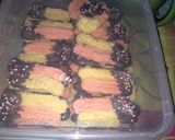 Foto langkah ke 7 dari resep Semprit Celup Coklat.