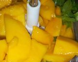 A picture of step 1 of Mango juice.