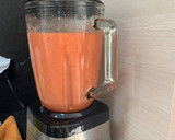 Foto del paso 1 de la receta: Gazpacho andaluz con picatostes y crujientes de jamón