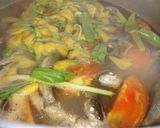 Hình bước làm 2 của món Canh chua cá linh bông điên điển