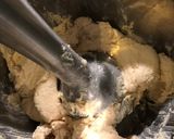 A picture of step 2 of Basil hummus 🌿.