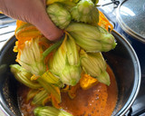 Foto del paso 2 de la receta: Flor de calabaza en salsita