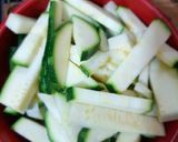 Foto del paso 3 de la receta: Filetillos de pollo con verduras y puré de coliflor