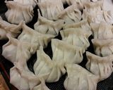 Foto langkah ke 4 dari resep Aka Gyoza (Chinese Dumplings / Wontons / Potstickers).