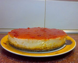 Foto del paso 9 de la receta: Tarta de cuajada con mermelada de fresa