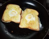 A picture of step 4 of Toast mayai.