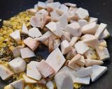 A picture of step 4 of Arvi ki sukhi sabzi.