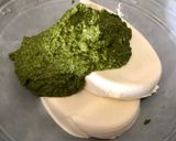 Foto del paso 6 de la receta: Cheesecake de pesto, tomate, aceitunas negras y pimiento asado (mambo Cecotec o a mano)