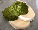 Foto del paso 6 de la receta: Cheesecake de pesto, tomate, aceitunas negras y pimiento asado (mambo Cecotec o a mano)