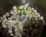 Foto langkah ke 2 dari resep Sop Tahu Bakso.