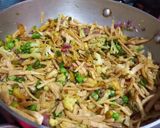 লেফটওভার রুটি নুডলস (leftover roti noodles recipe in bengali) রেসিপি ধাপ - 2 ছবি
