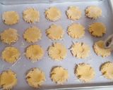 Foto langkah ke 5 dari resep Thumbprint cookies.