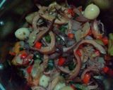 Foto langkah ke 3 dari resep Tumis sotong telur puyuh.