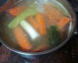 Foto del paso 1 de la receta: Sopa de garbanzos con fideos y carne con hierbahuerto