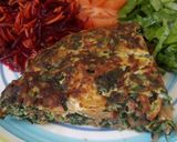 Foto del paso 7 de la receta: Tortilla de espinaca, betarraga, zanahoria, papa y cebolla caramelizada