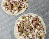 Foto del paso 2 de la receta: Mini pizzas de tortillas de maíz