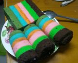 Foto langkah ke 10 dari resep Mini cake roll rainbow isi coklat leleh dan keju parut.