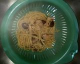 A picture of step 4 of Mike's Garlic Mushroom Asian Noodles.