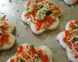 Foto langkah ke 5 dari resep Mini Pizza.