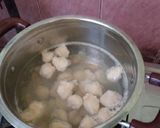 Foto langkah ke 5 dari resep Sup bola udang.