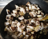 Foto del paso 3 de la receta: Solomillo de pavo en salsa de champiñón