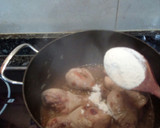 Foto del paso 3 de la receta: Pollo guisado con alcachofas baby