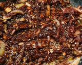 Hình bước làm 6 của món Vào bếp cùng con: Onion jam hay mứt hành tây mặn ngọt với dấm dâu tằm