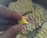 A picture of step 3 of Specialist indomie noodles.
