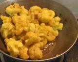 A picture of step 4 of Cauliflower and Prawns Masala Curry 🍛.