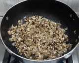 A picture of step 2 of Pepper mushroom mini bread pizza.