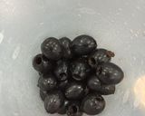 Foto del paso 1 de la receta: Paté de aceitunas negras 🥣