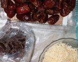 Foto langkah ke 3 dari resep Kurma Keju Coklat.