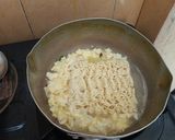 Foto langkah ke 4 dari resep Mie Kuah Telor.