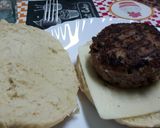 Foto del paso 4 de la receta: Hamburguesa con cebolla y pimiento del piquillo caramelizado