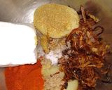 A picture of step 1 of Alu paneer paratha.
