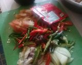 Foto langkah ke 3 dari resep Tumis kikil sapi praktis.