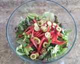 Foto del paso 1 de la receta: Ensalada de lechuga y otras pocas cosas 🤭 con salsa de yogurt