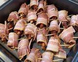 Une image de l'étape 1 de Dattes fumées au chorizo, bacon et fromage à la crème (dessert).