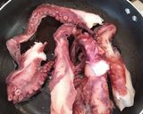 Foto del paso 1 de la receta: Pulpo en salsa de tomate