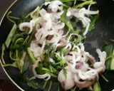 Hình bước làm 4 của món Râu Mực Xào Cần Tỏi