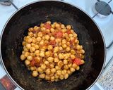 A picture of step 2 of Chickpeas Bhuna.